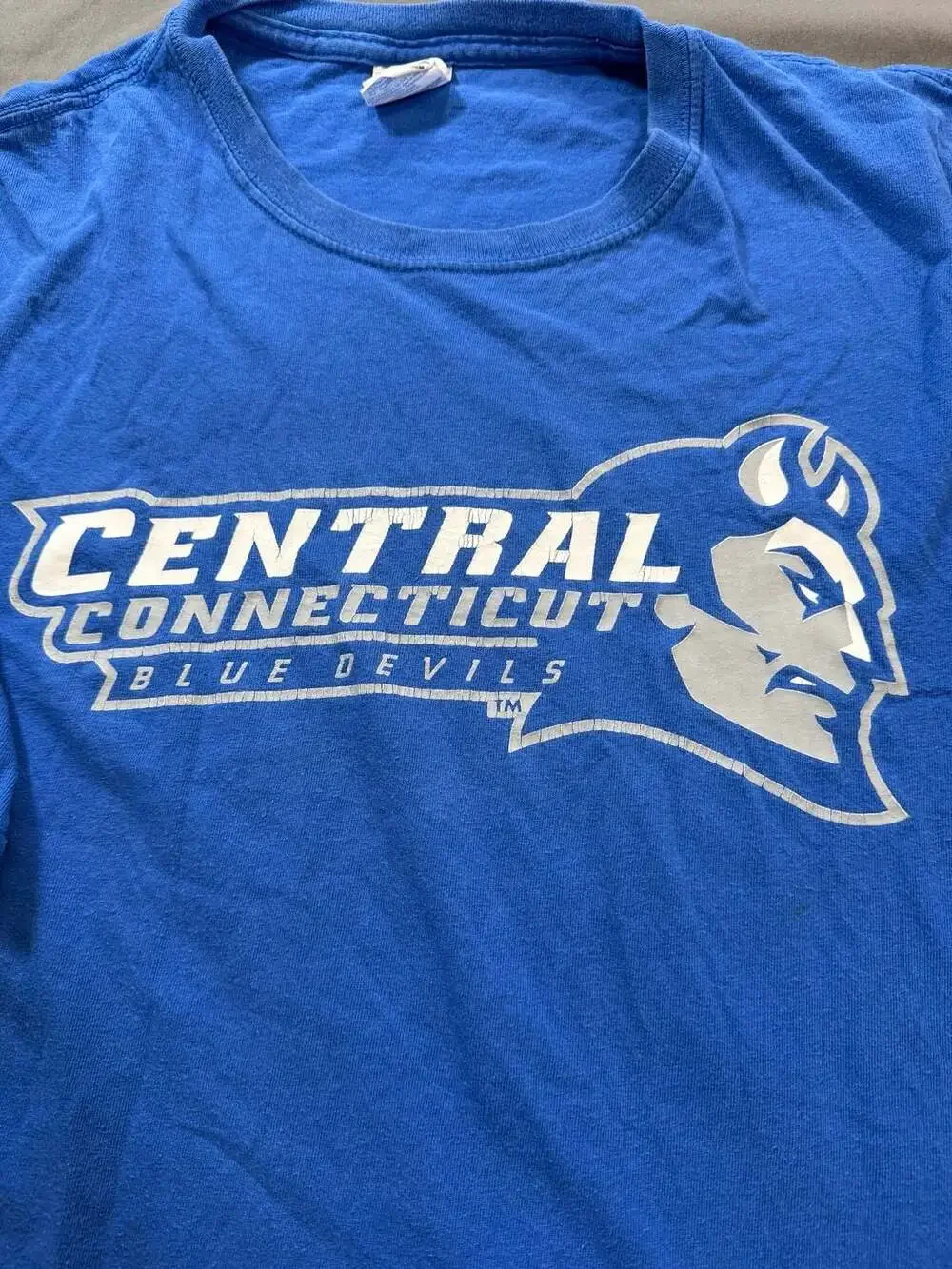 Central Connecticut Blue Devils Saint Francis Hospital T-Shirt XL - Picture 2 of 7